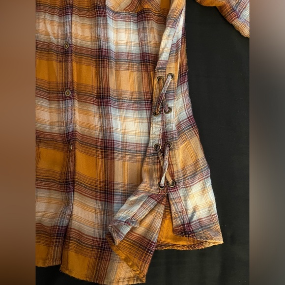 Women’s Maurices plaid button down top with side accents in size xxl - Picture 7 of 11
